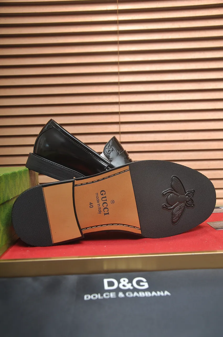 Men's shoes💰500💶Italy's top luxury men's shoe giant (GUCCI) (Gucci) (full cowhide lining) new arrival🍃Original European style🔰 Pleasant to the eye😍In order to make the shoes more durable and non-deformable🌀The production continues to follow traditional methods but there is still no lack of innovation💪Choose original sheepskin for the leather♻️ Smooth and natural And extra bright ⭐Made of imported cowhide, the first choice of rich people 38-45 (45 customized)